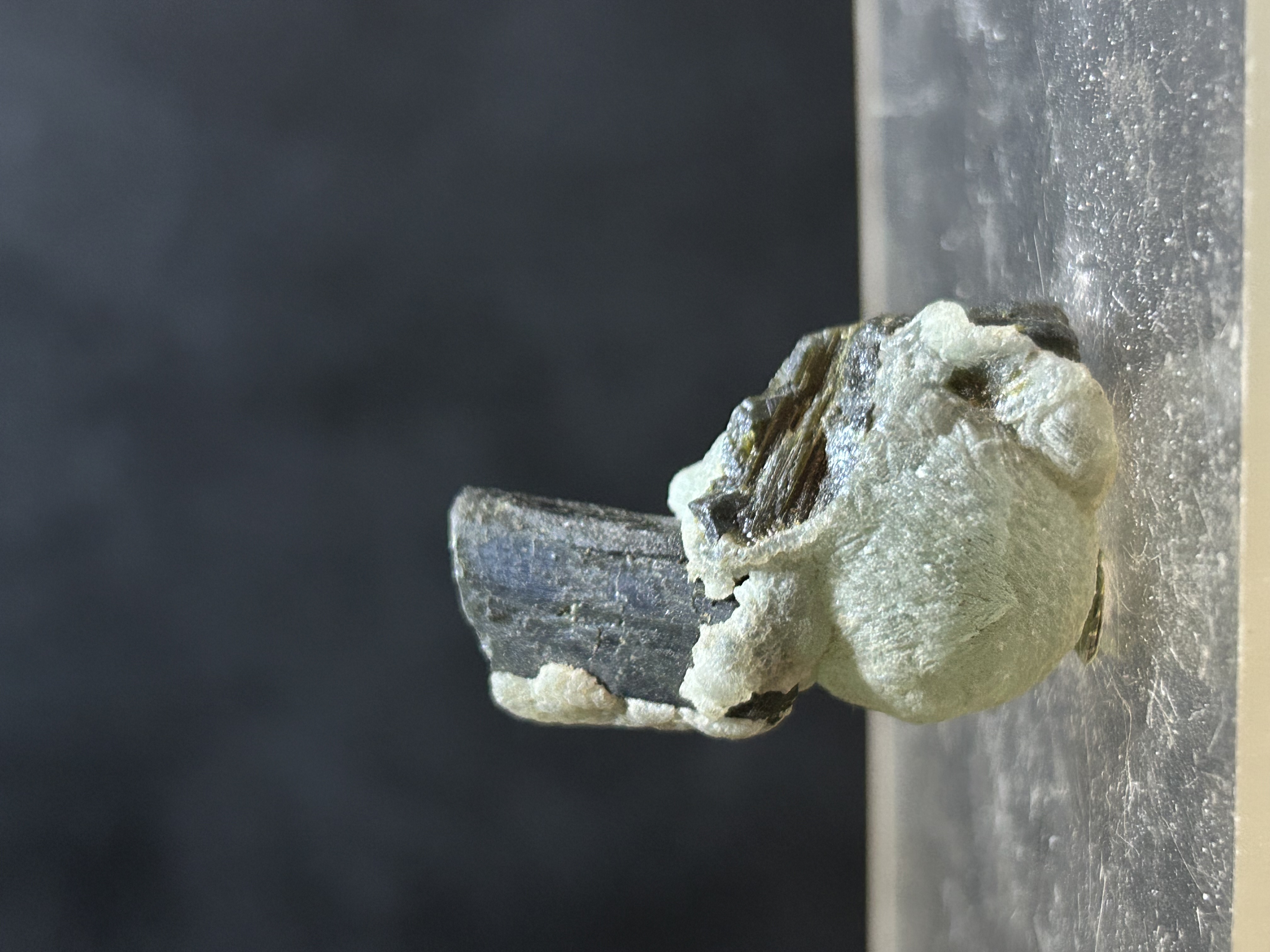 Prehnite de Diakon, Boufalabe, Kayes, Mali — associé à Épidote — réf. JMPRDI1 — Ca₂Al₂Si₃O₁₀(OH)₂, Silicates (inosilicates), système orthorhombique, vert pâle, vert jaune, blanc, gris, dureté 6 à 6, 5
