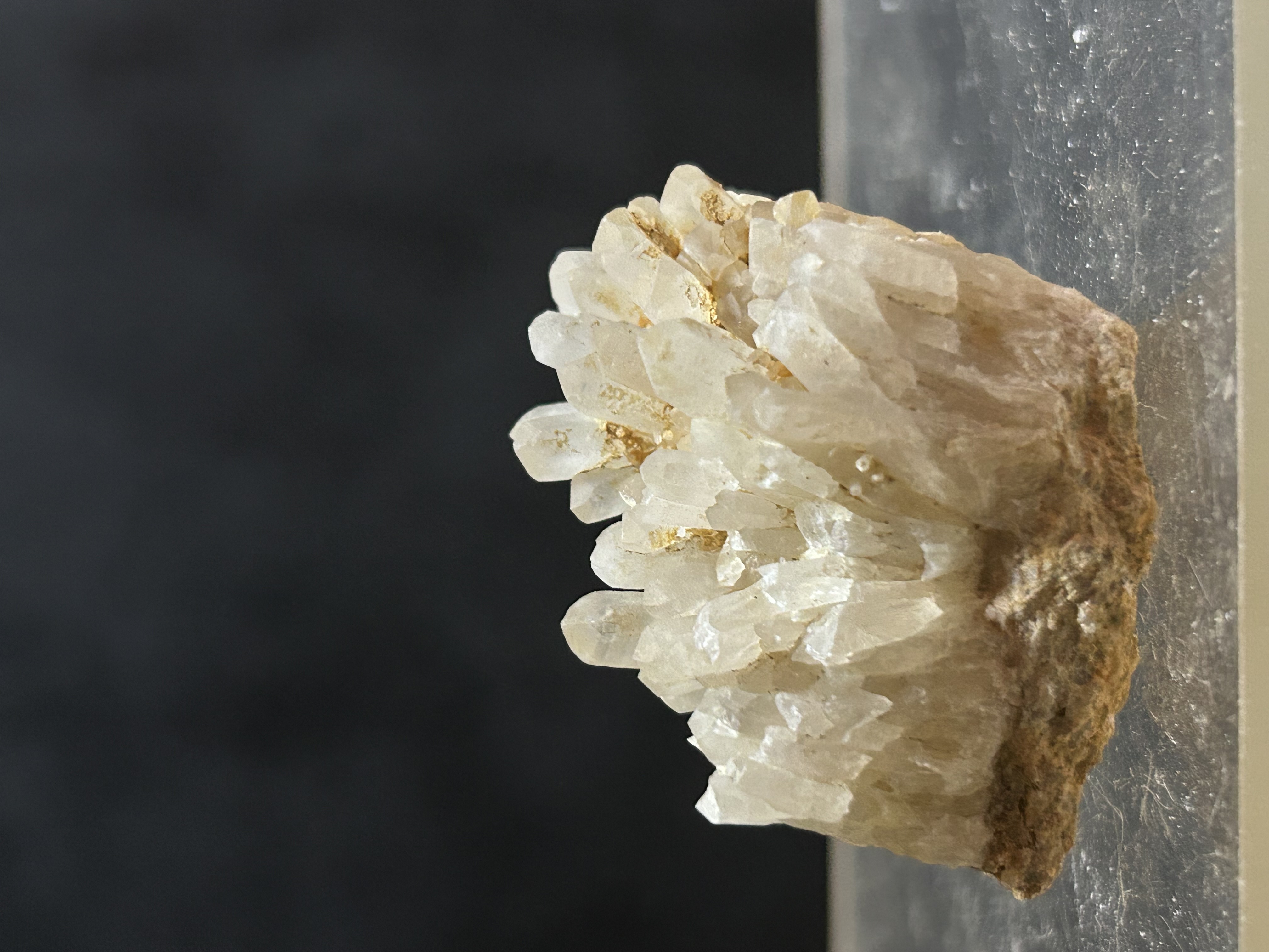 Quartz de Sannegrande, Saint Sylvain bellegarde, Creuse (23), Nouvelle-Aquitaine, France — réf. JMQUSA1 — SiO₂, Oxydes et hydroxydes, système trigonal, incolore, blanc, violet, jaune, brun fumé, rose, noir, dureté 7 — découvert 2023